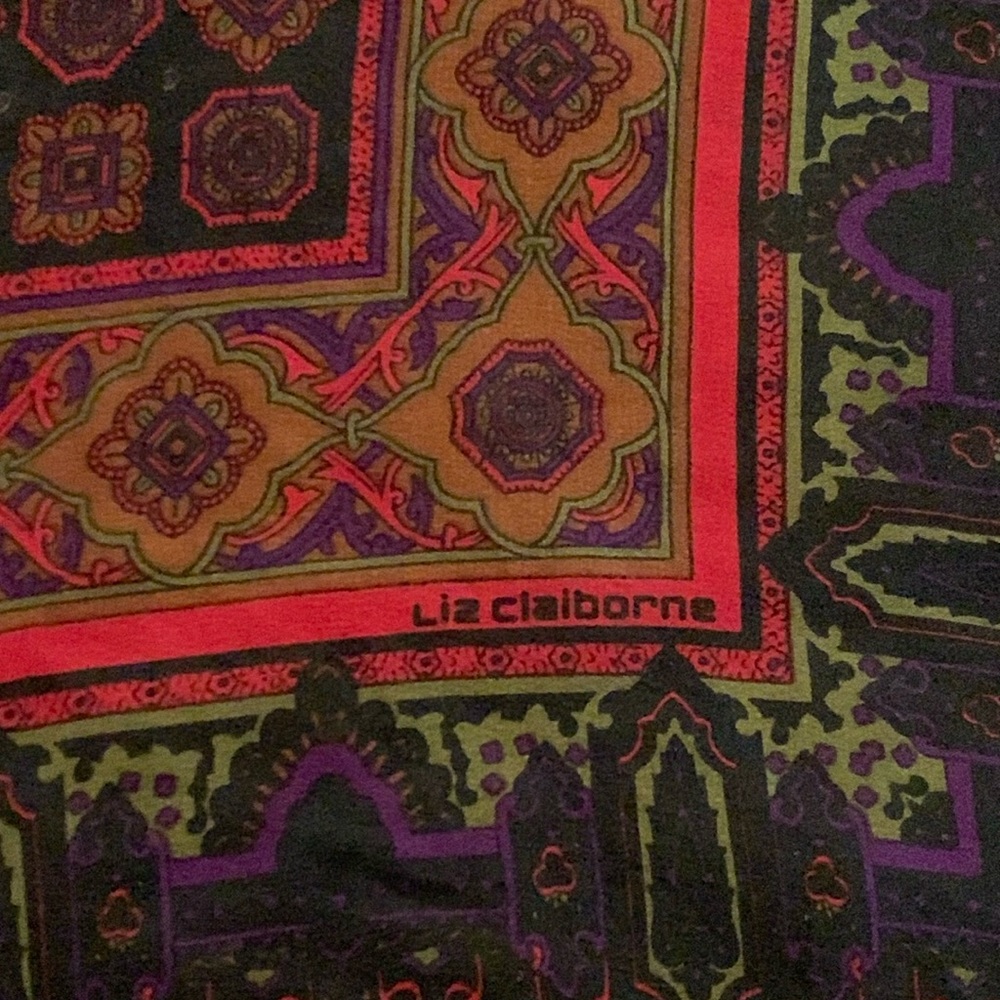 💗 LIZ CLAIBORNE Silk Scarf